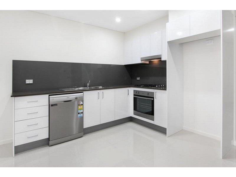 2/232 Targo Road, Toongabbie NSW 2146